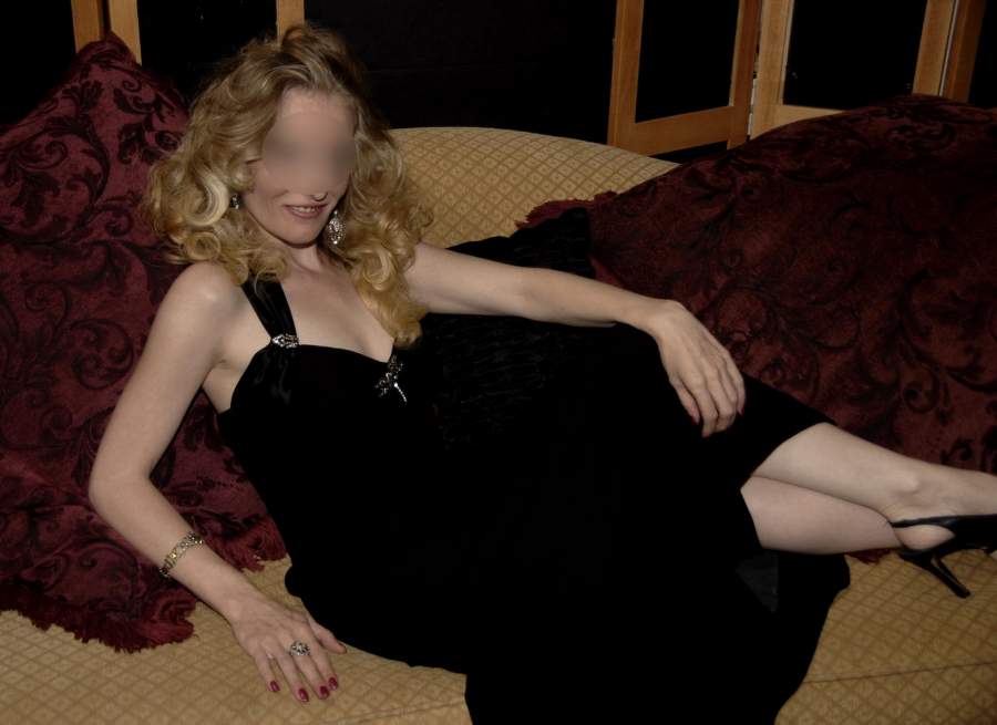 Donna matura cougar cerca toy boy a Bologna